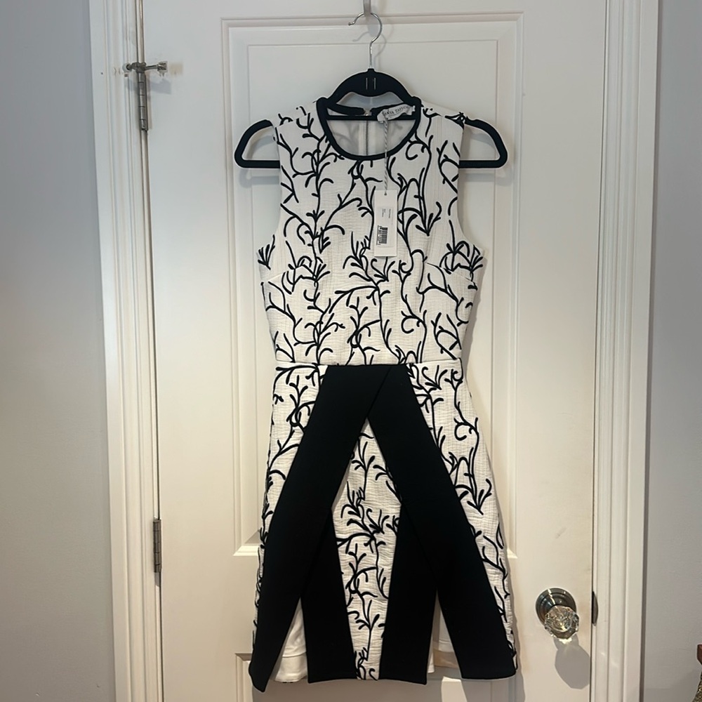 Brand new, Tanya Taylor embroidered Steffi dress w/tags
